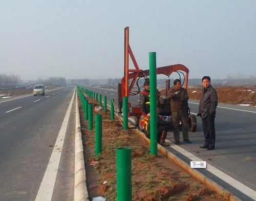 金银川路街道波形护栏打桩